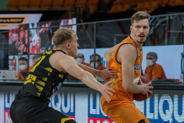 意犯规引发 意犯规引发