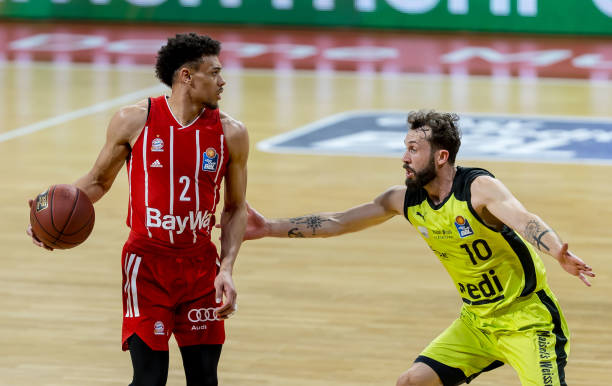 他在场上的 他在场上的